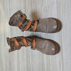 Women's AS98 boots size 39